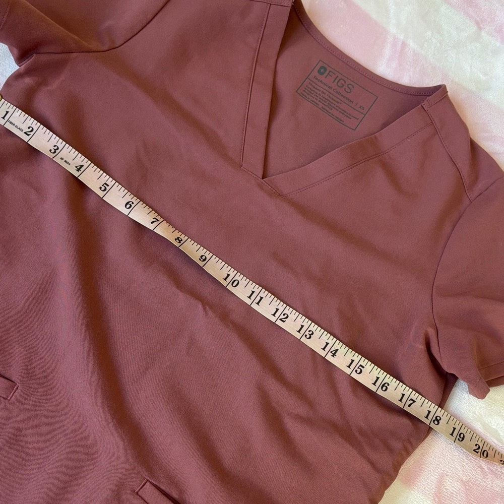FIGS Women's Mauve / Dusty Rose Scrub Top - Picture 4 of 8